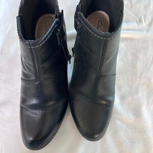 Clark’s Women’s Heeled Ankle boots Size 8.5 Black Preowned